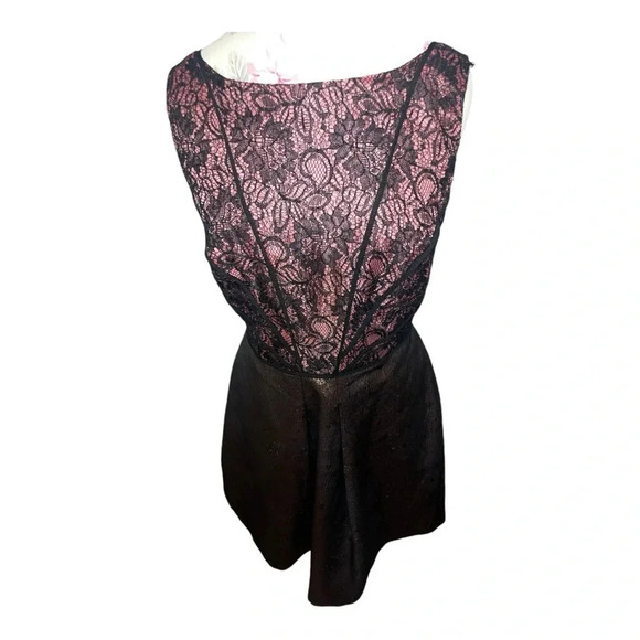 Lovely by Adrianna Papell Women’s Party Dress Size 12 Lace and Metallic - Picture 5 of 10